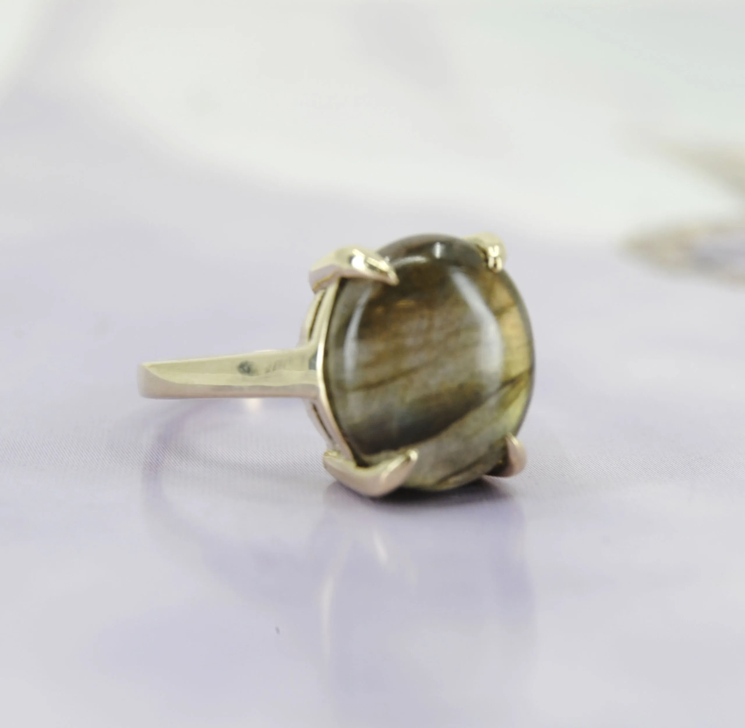 geelgouden ring met Labradoriet