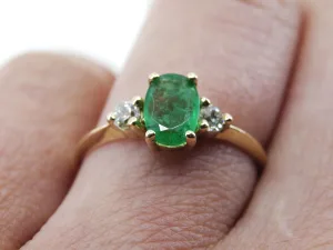 Gouden ring met smaragd en diamant Gouden ring met smaragd en diamant