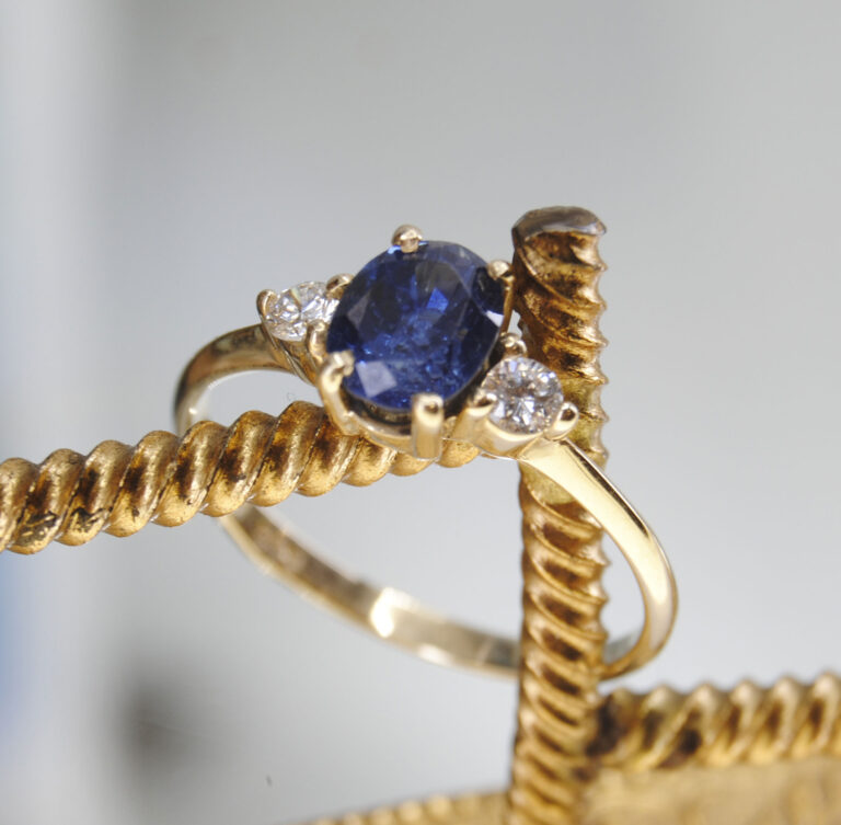 gouden ring met saffier en diamant