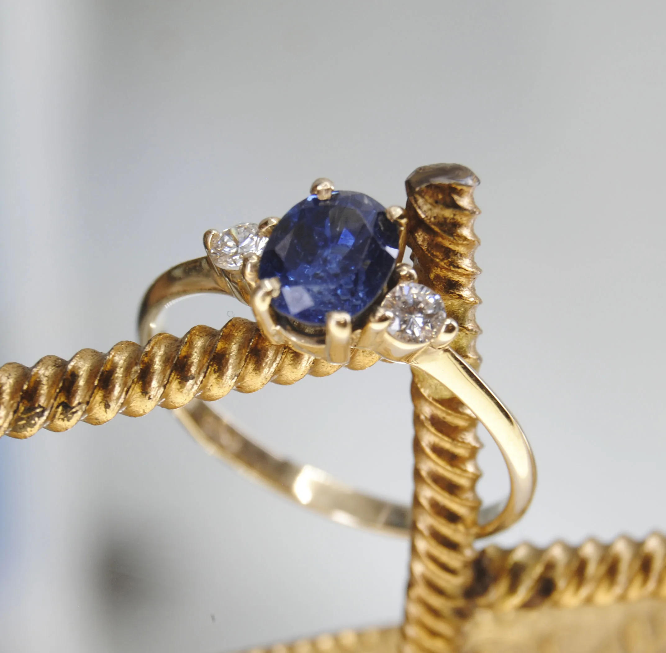 gouden ring met saffier en diamant