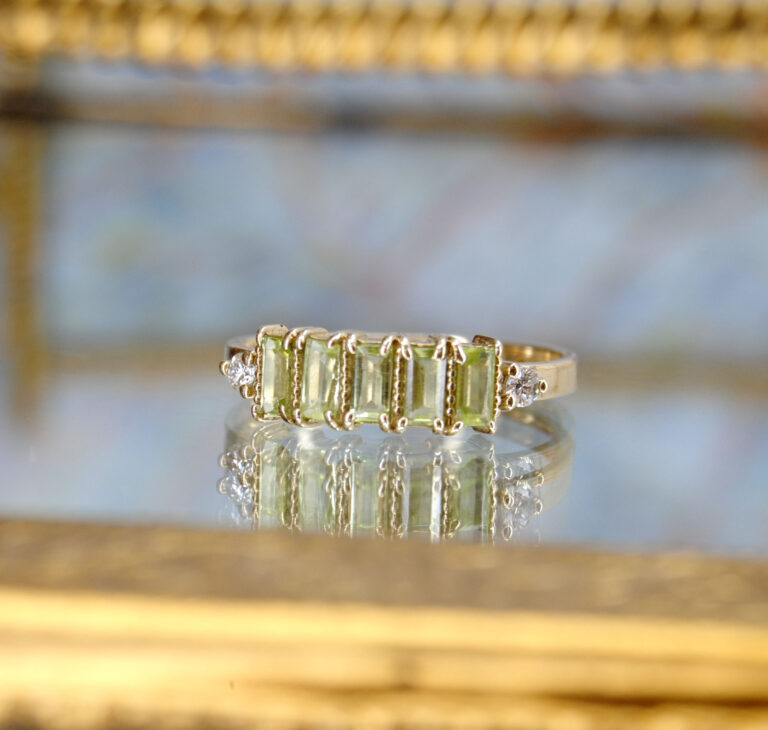 Gouden ring met peridoot en diamant