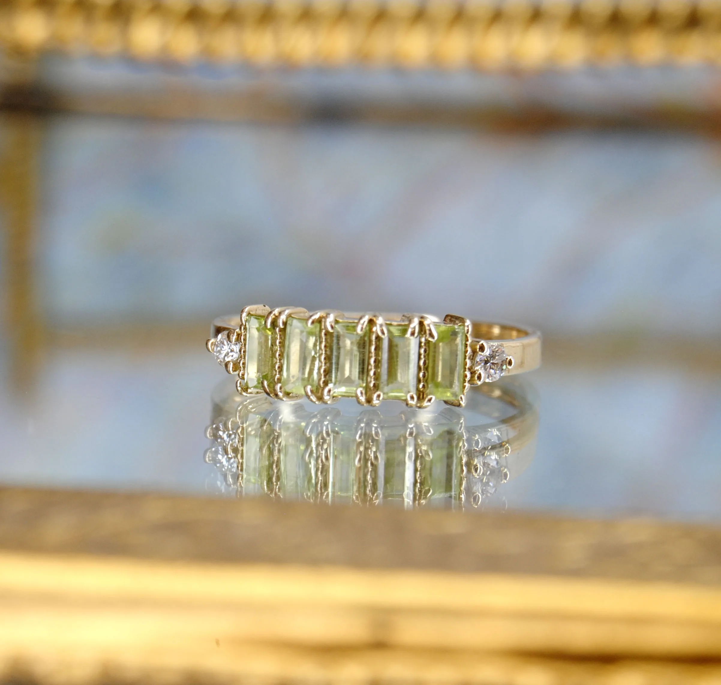 Gouden ring met peridoot en diamant