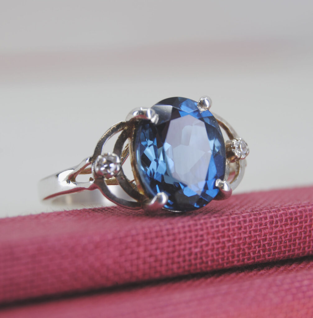 Zilveren ring met london blauwe topaas