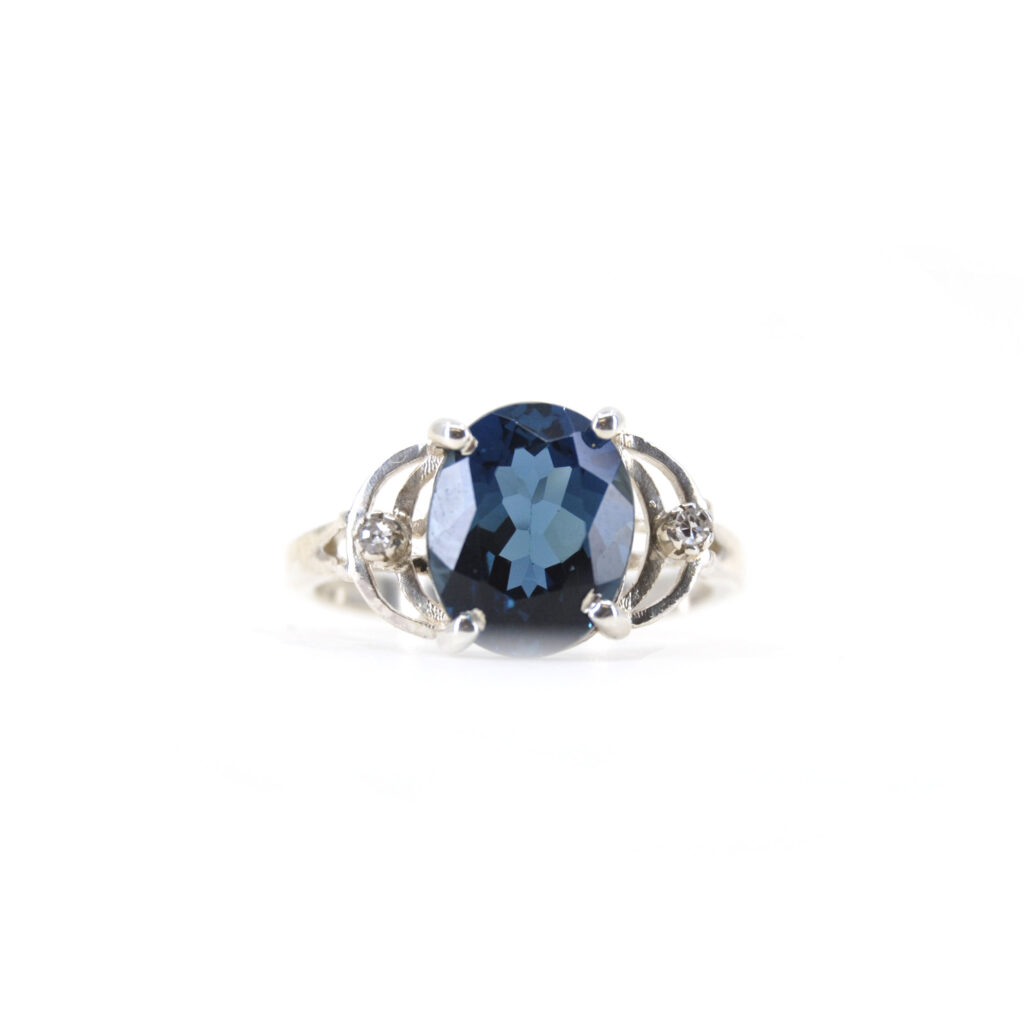 Zilveren ring met london blauwe topaas