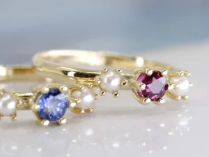 Geelgouden ring Rome met Saffier en parel en Geelgouden ring bogota met Robijn en Parel Geelgouden ring Rome met Saffier en parel en Geelgouden ring bogota met Robijn en Parel