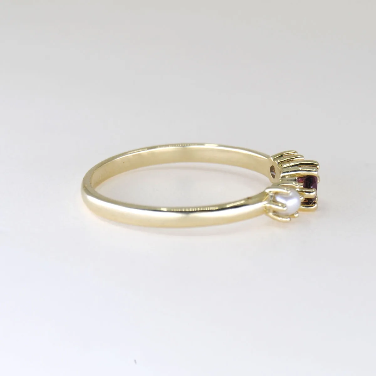 Geelgouden ring Bogota met Robijn en Parel