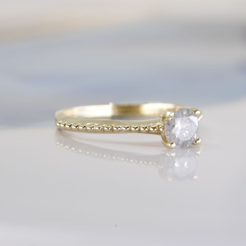 Geelgouden ring Sofia Salt and pepper diamant