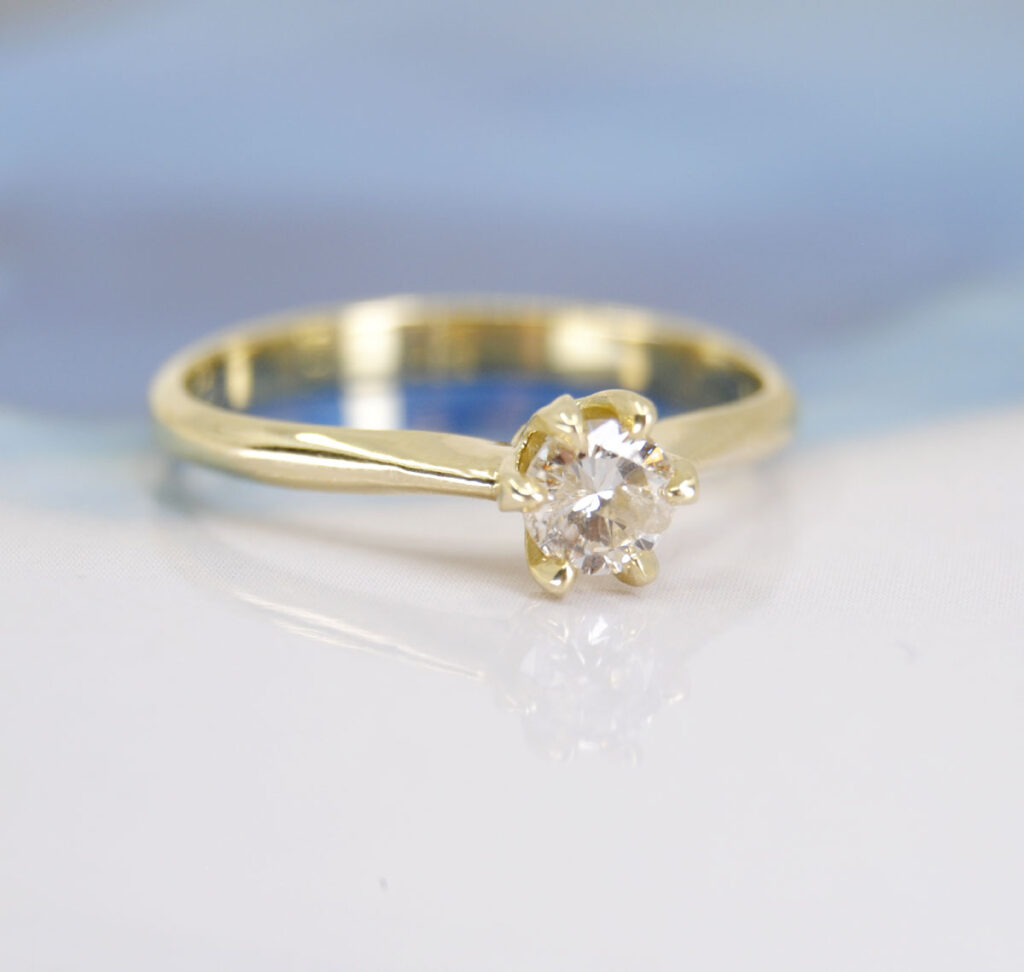 Geelgouden Solitaire ring Ibiza