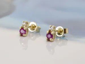 14K Gouden oorknoppen met Robijn en Diamant