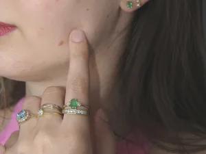 14K Gouden oorknoppen met Parel en Diamant 14K Gouden oorknoppen met Parel en DiamantBicolour gouden ring met Topaas en Diamant Geelgouden Verlovingsring Parijs Met Diamant Gouden Ring Met Peridoot En Diamant Ring met smaragd en diamant