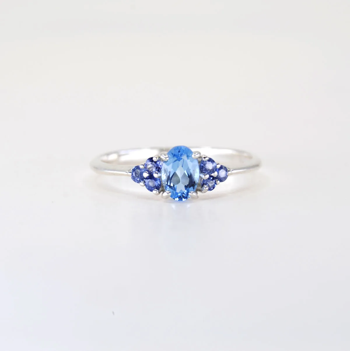 Zilveren ring Port Vila met Topaas en Saffier