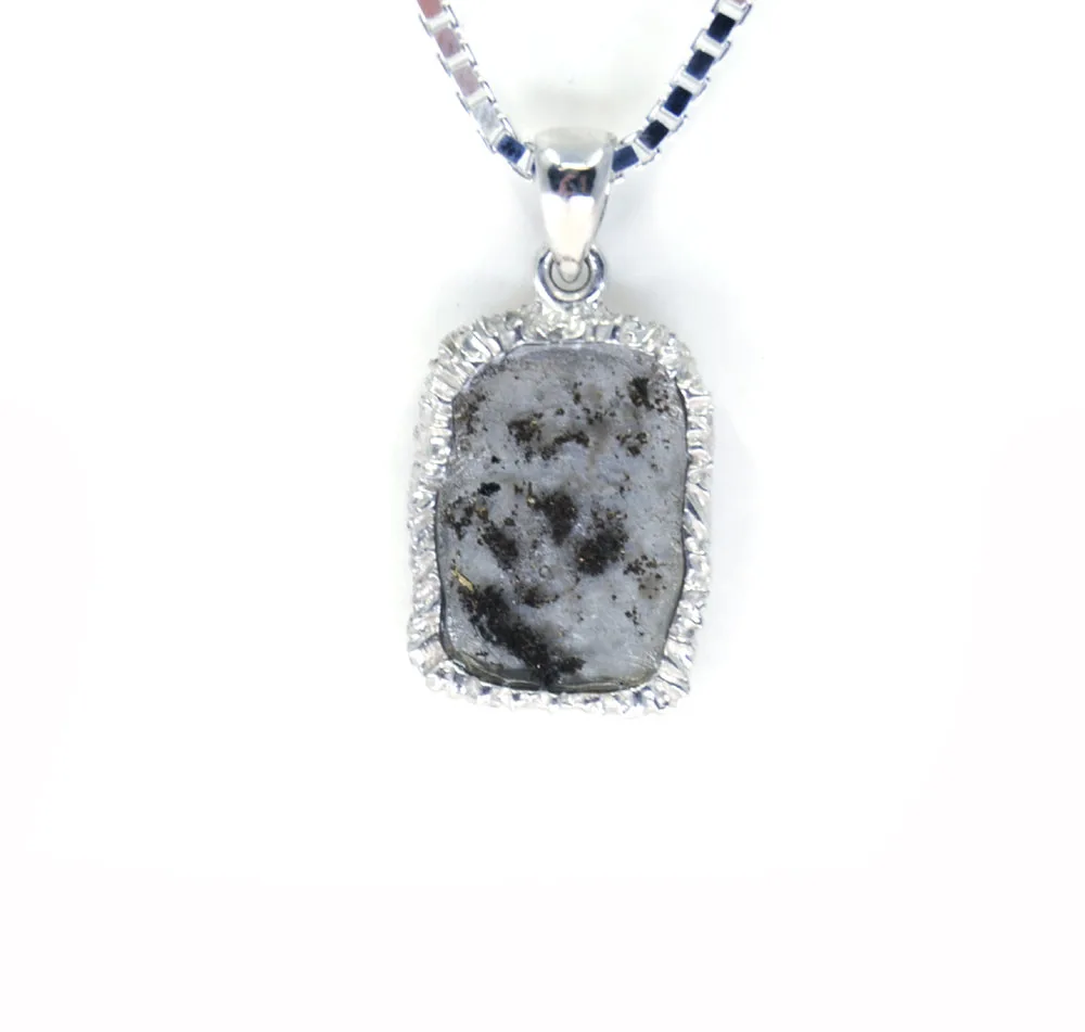 Zilveren hanger met as