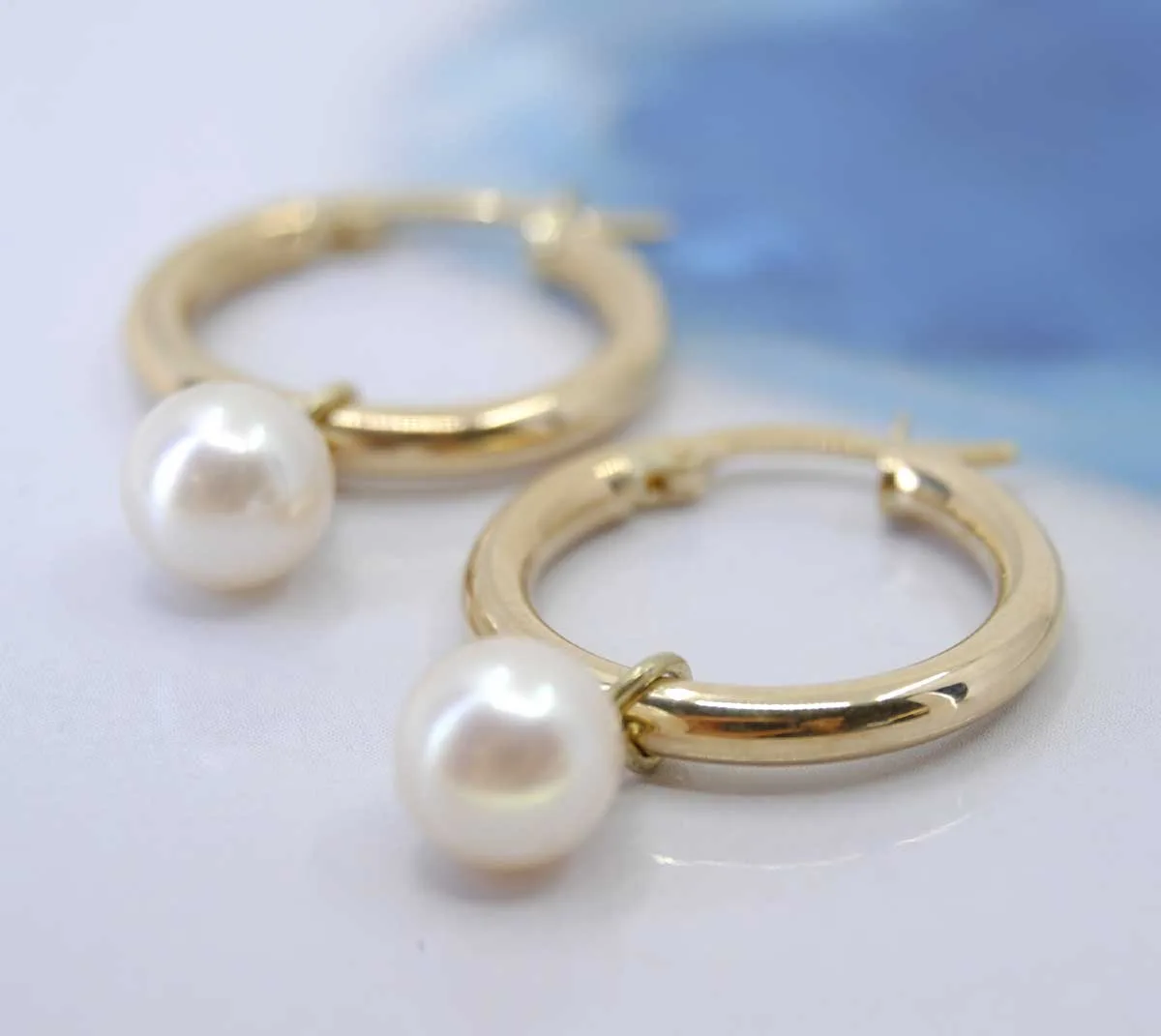 Geelgouden oorringen met Parel