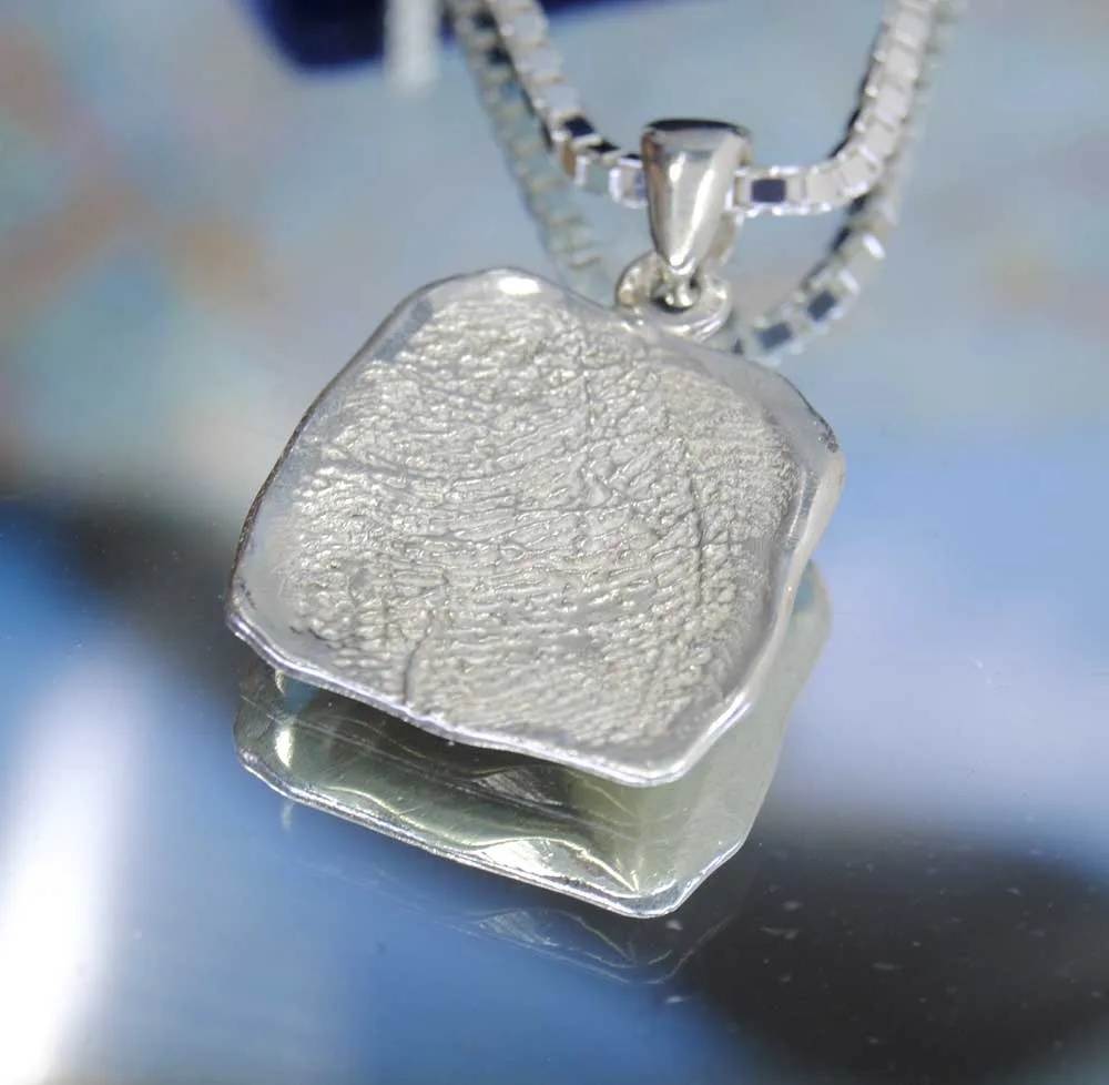 Zilveren hanger met vingerafdruk