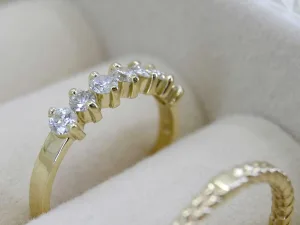 Geelgouden ring Utrecht met Diamant