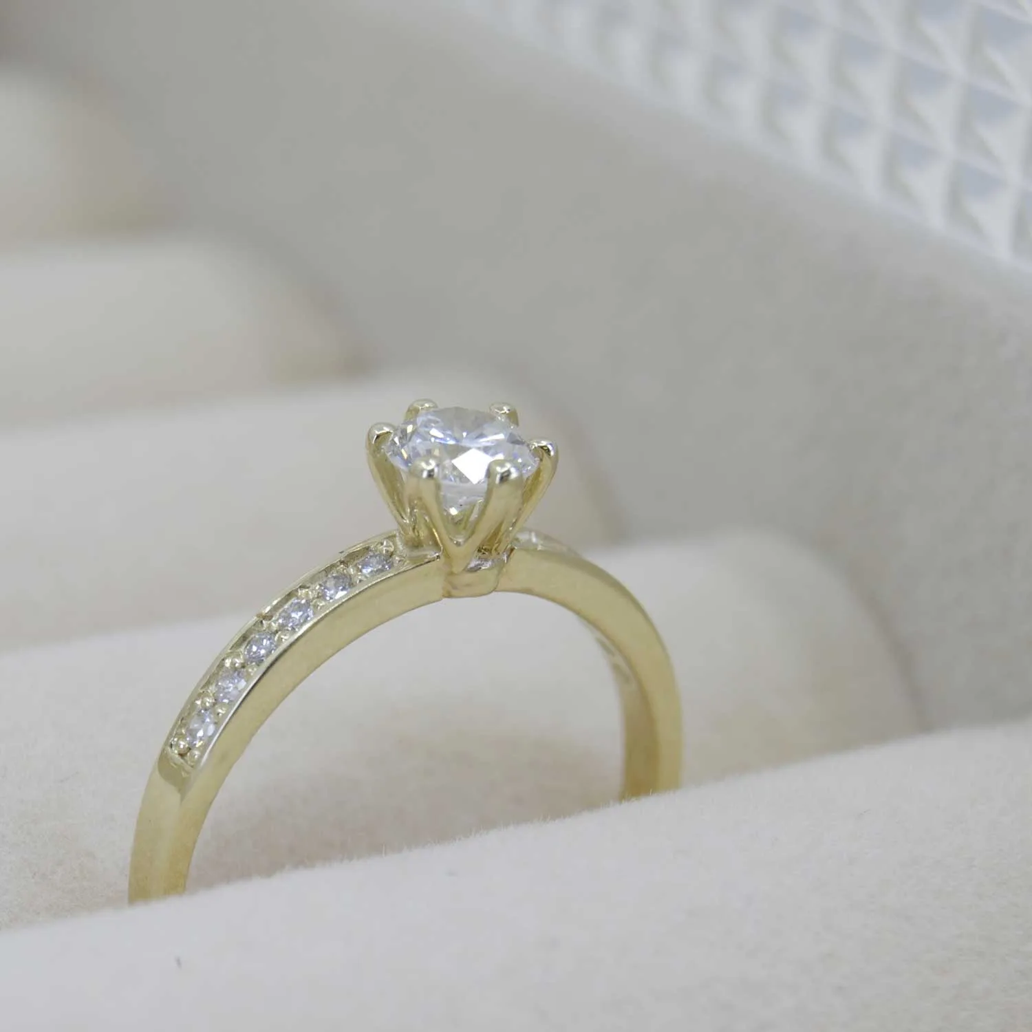 Geelgouden ring Moraine met Diamant 0,55crt