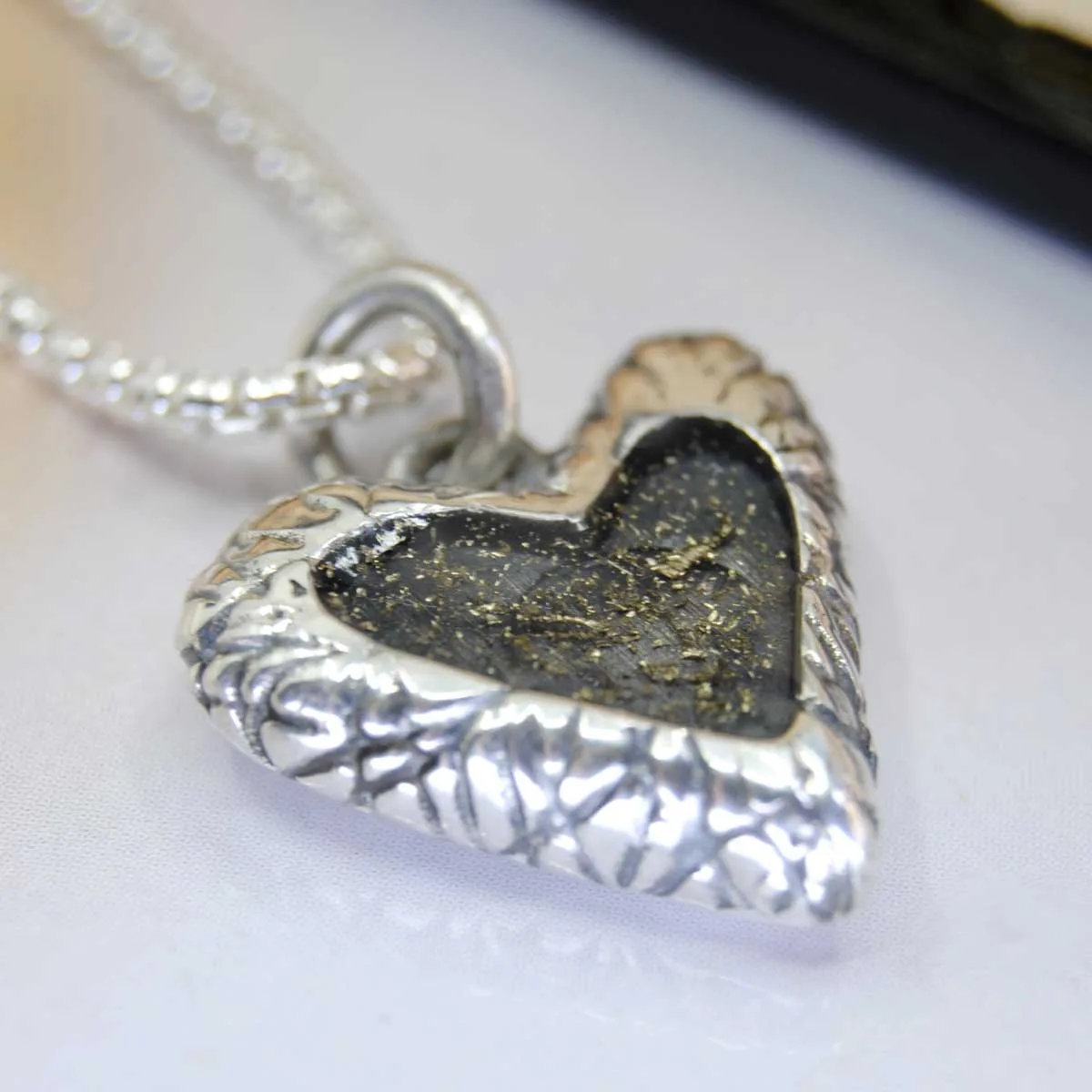 Zilveren ashanger met hart