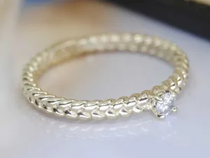 Geelgouden ring Saigon met Diamant Geelgouden ring Saigon met Diamant