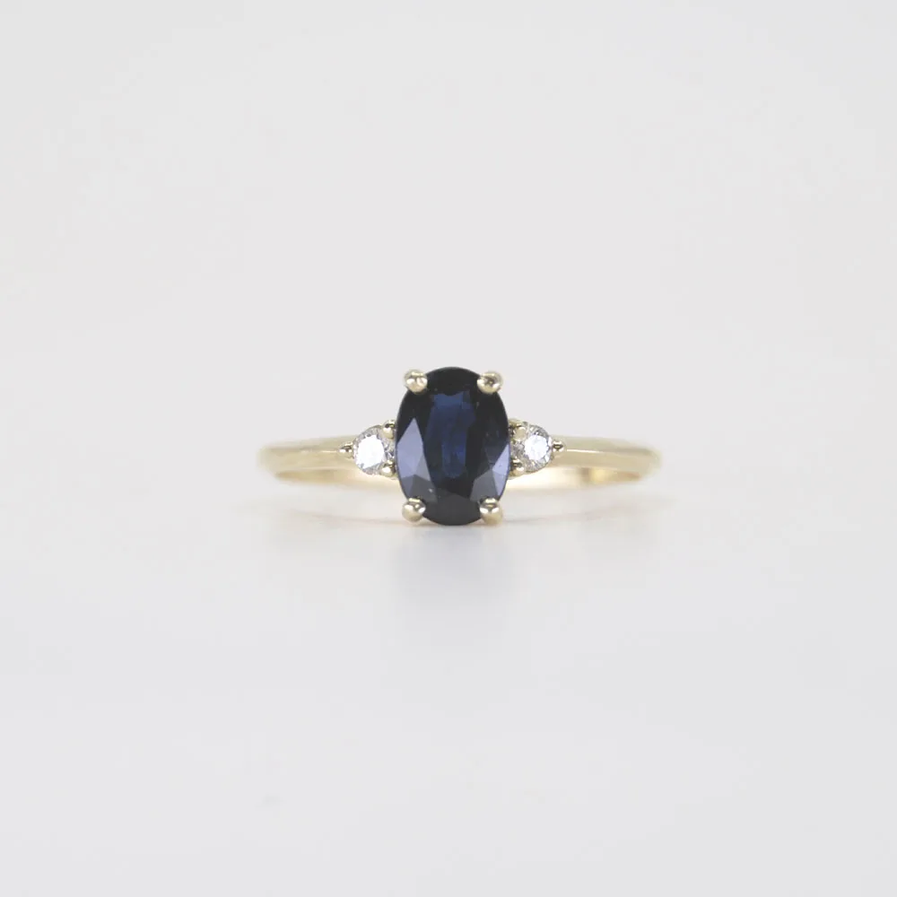 Geelgouden ring Cartegena met Saffier