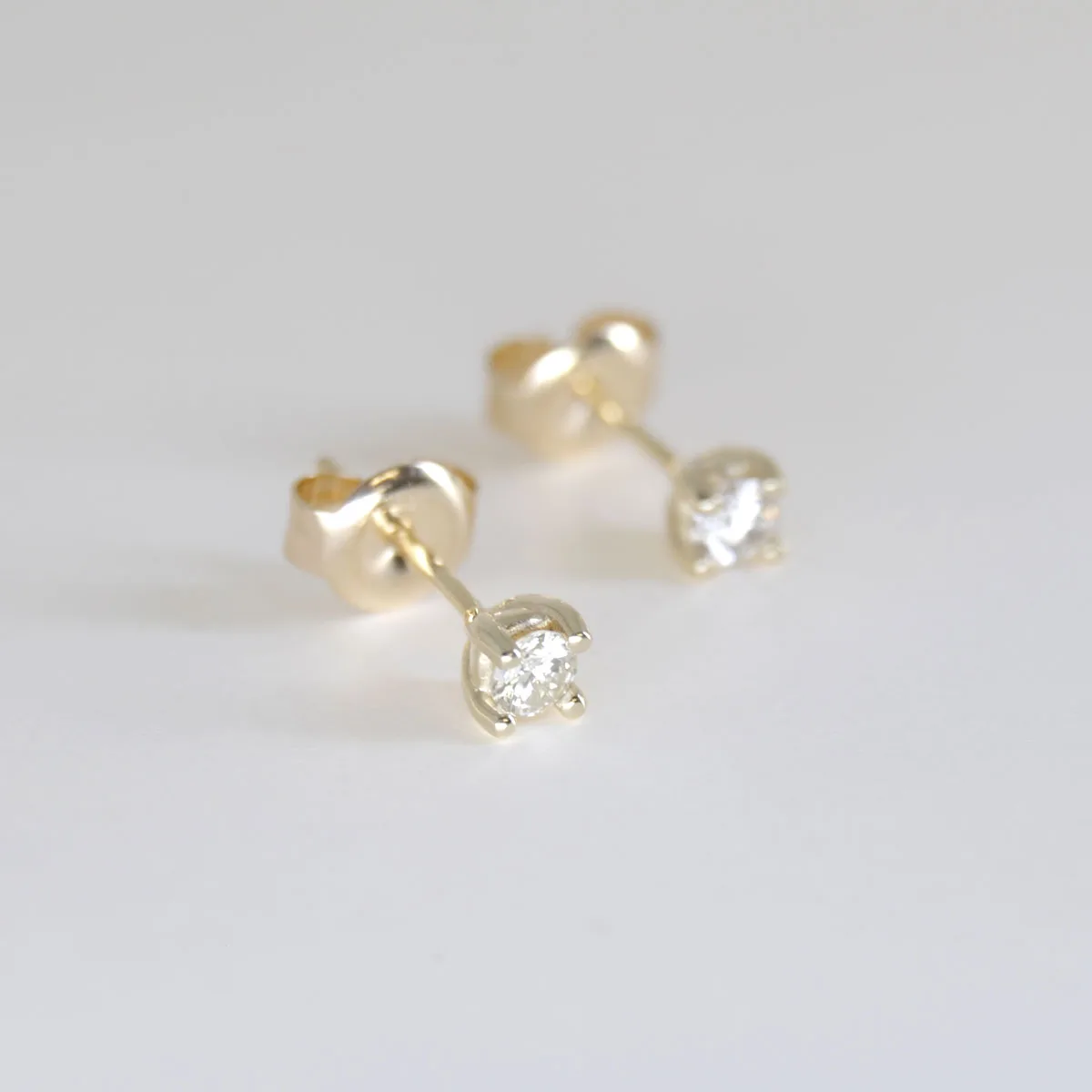 14K Gouden oorknoppen met Diamant 0,20crt