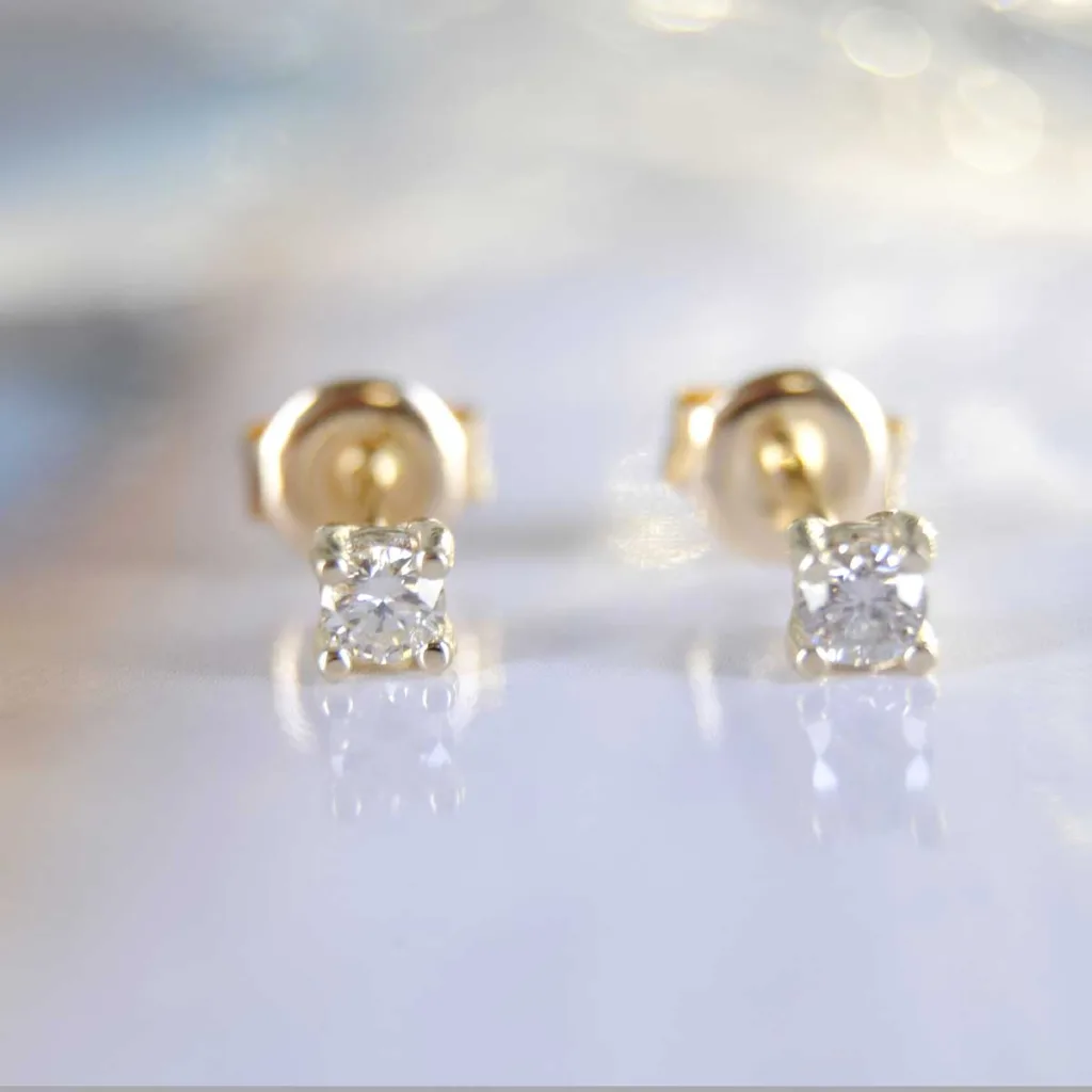 14K Gouden oorknoppen met Diamant 0,20crt