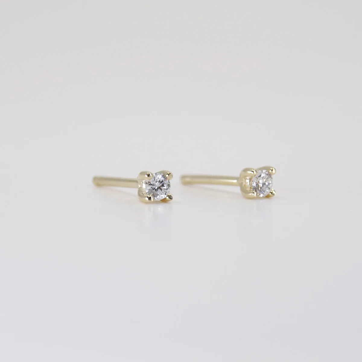 14K Gouden oorknoppen met Diamant 0,10crt
